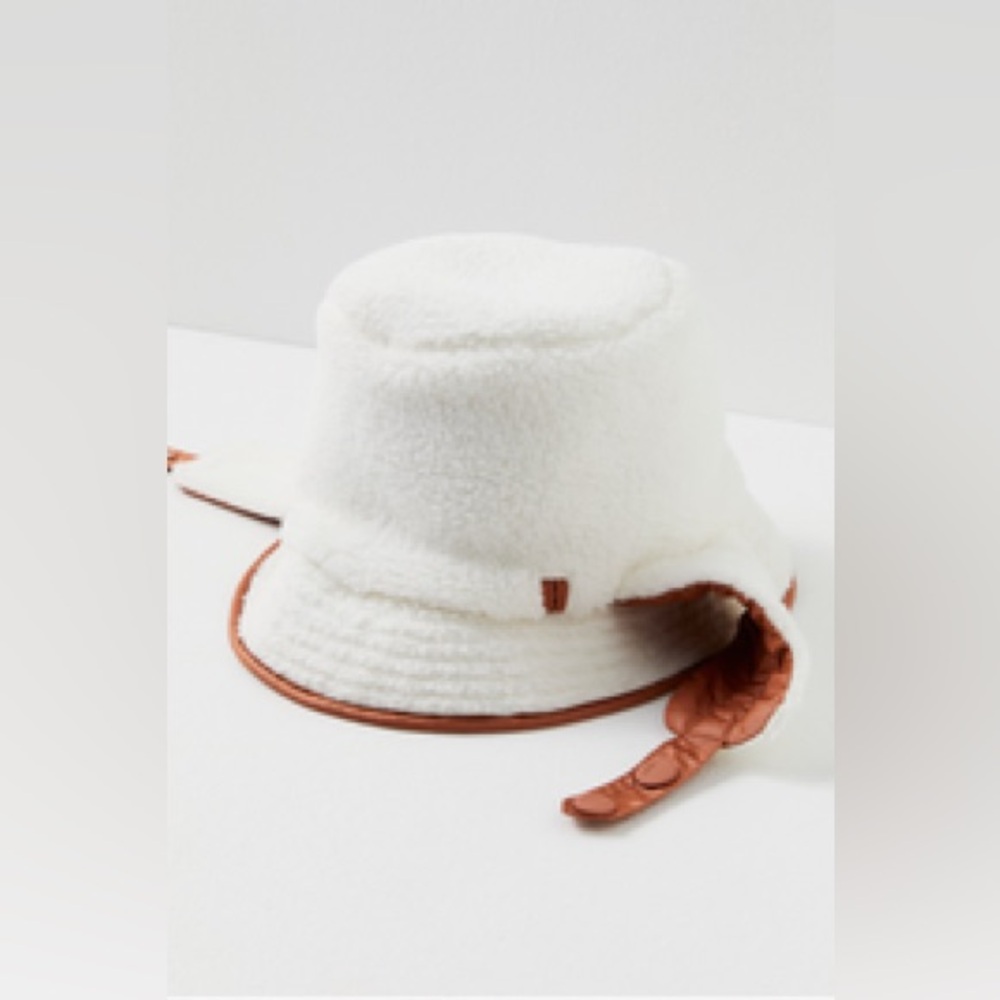 NWT FREE PEOPLE Movement Bucket List Reversible Fleece Sherpa Hat In Peach